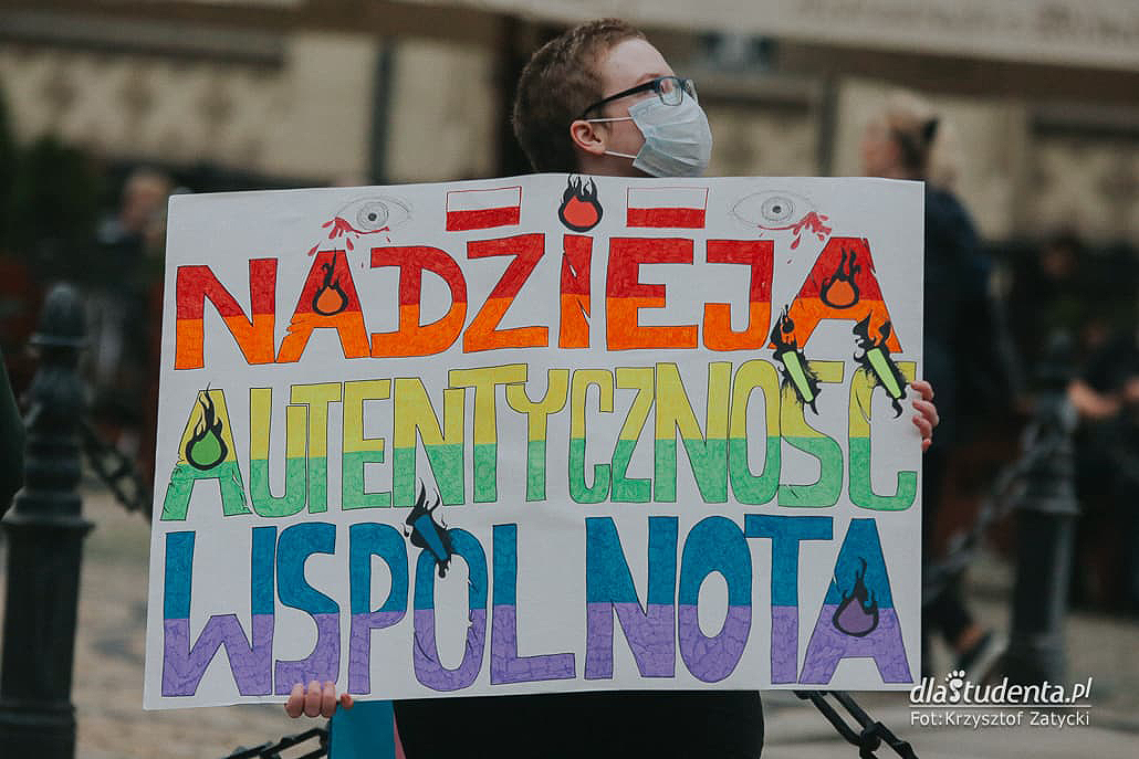 Protest przeciwko "Karcie Nienawiści" we Wrocławiu - zdjęcie nr 4