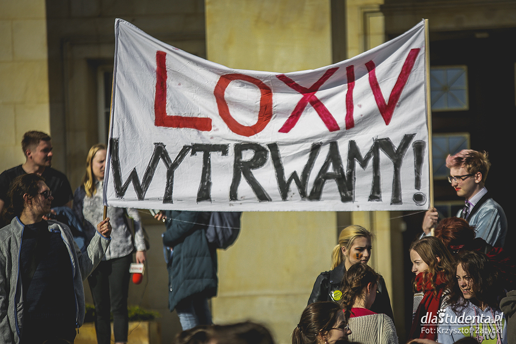 Uczniowie strajkują dla nauczycieli we Wrocławiu - zdjęcie nr 12