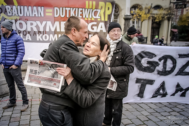 Paweł Kukiz wraz z manifestantami żądają powtórzenia wyborów  - zdjęcie nr 10