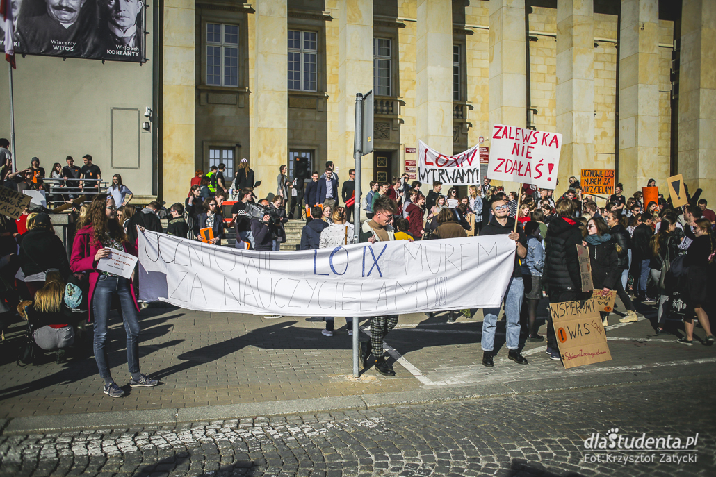 Uczniowie strajkują dla nauczycieli we Wrocławiu - zdjęcie nr 7