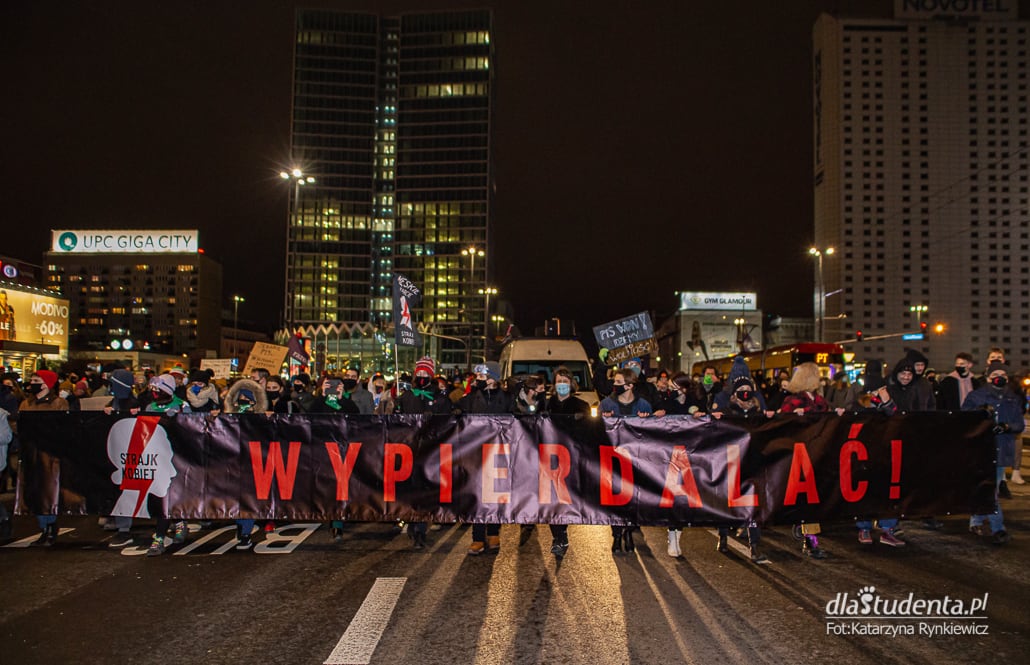 Strajk Kobiet 2021: Spontaniczny spacer w Warszawie - zdjęcie nr 1
