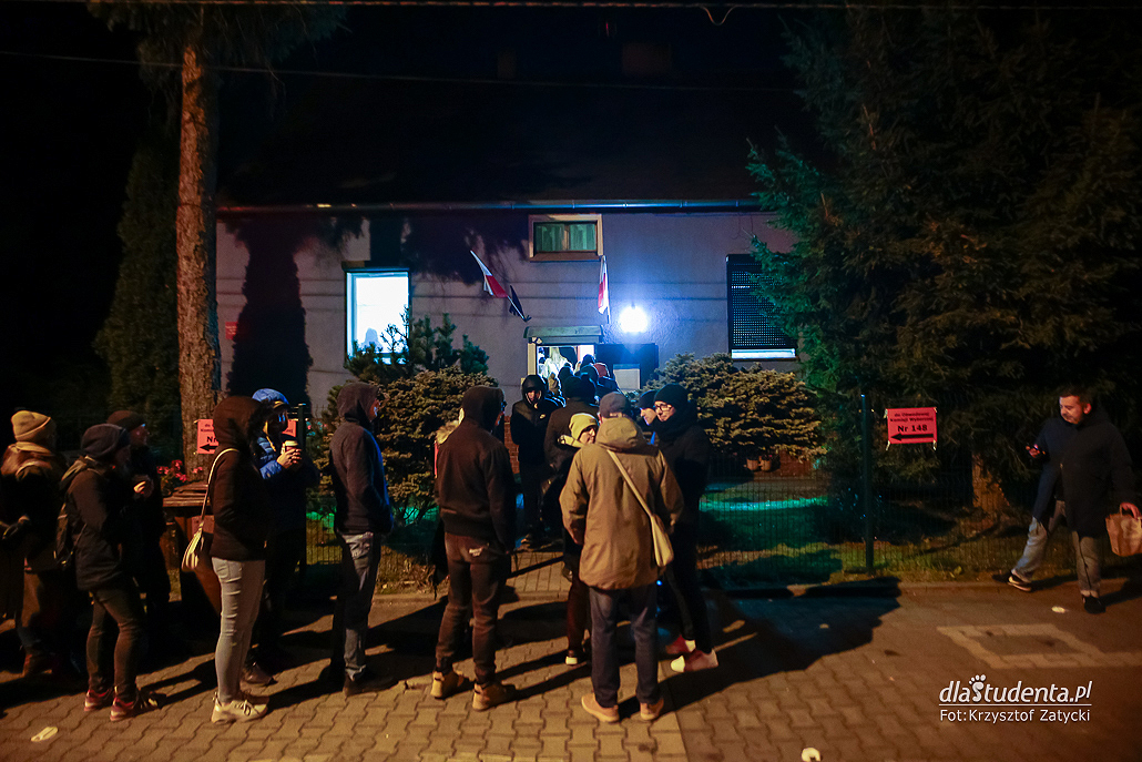 Wybory 2023: Nocna kolejka do głosowania we Wrocławiu  - zdjęcie nr 9