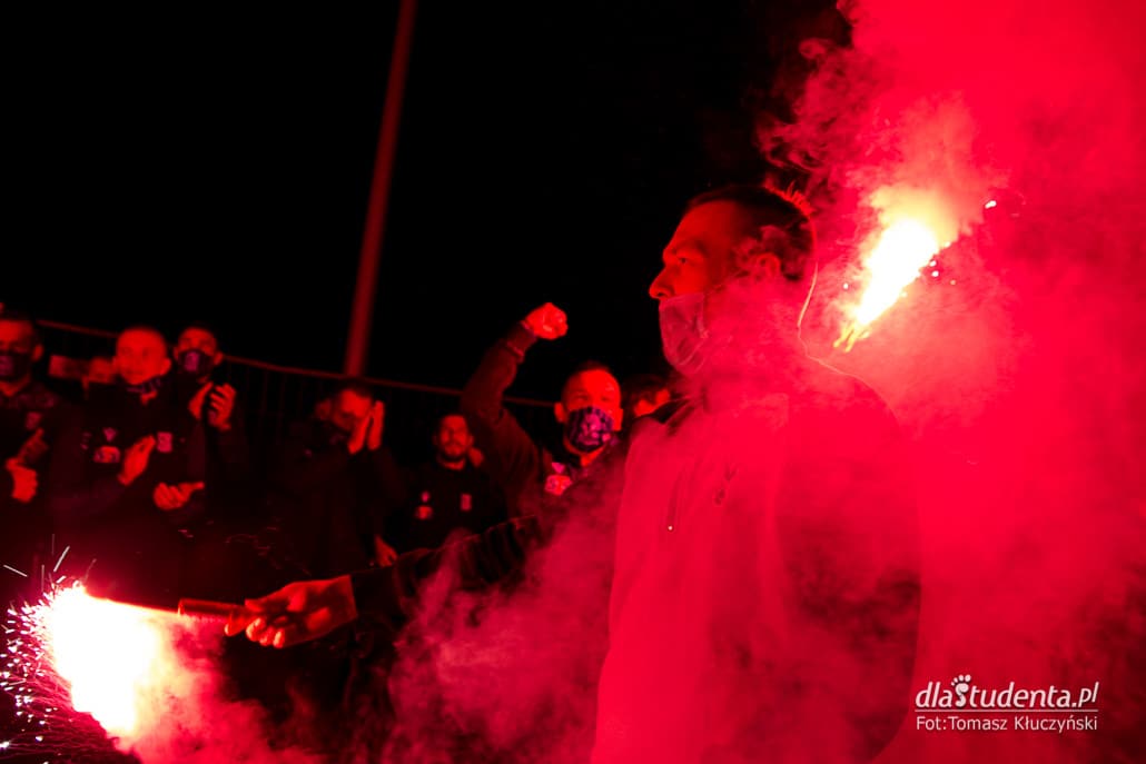 Powitanie pilkarzy Lecha Poznan pod stadionem po awansie do Ligi Europy  - zdjęcie nr 12
