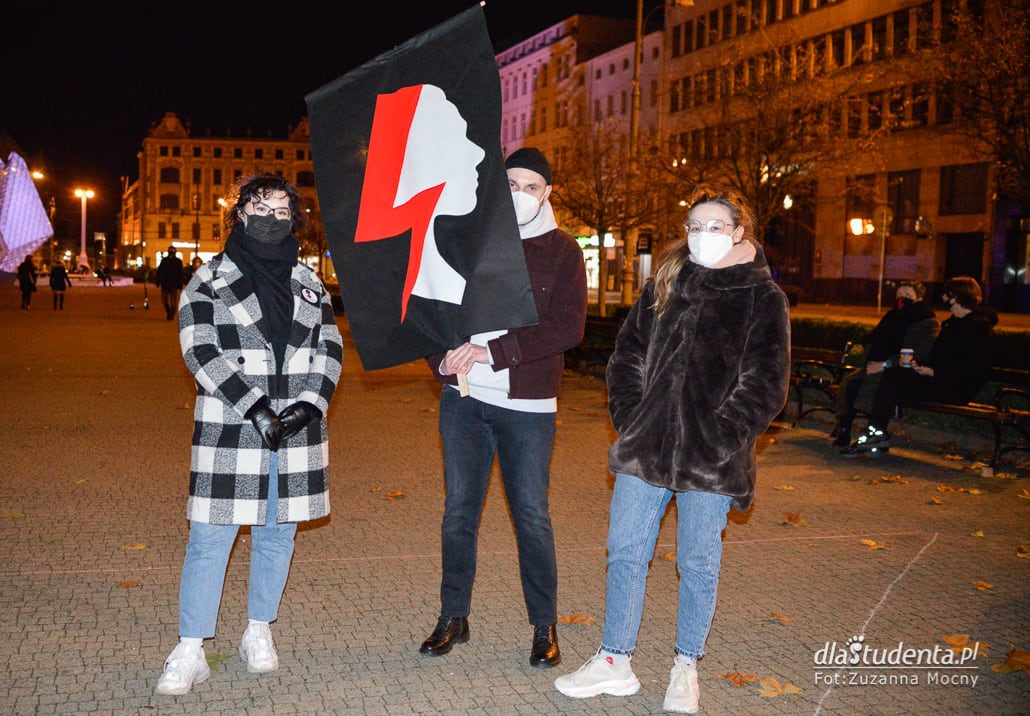 Strajk Kobiet: Wszyscy jesteśmy kobietami - manifa w Poznaniu  - zdjęcie nr 4