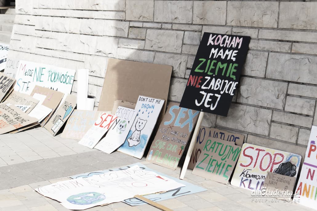 Młodzieżowy Strajk Klimatyczny w Katowicach - zdjęcie nr 7