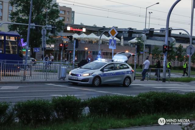 Podejrzany ładunek przy ul. Lotniczej we Wrocławiu - zdjęcie nr 3