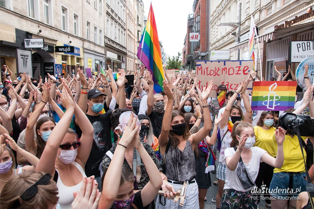 Poznań broni tęczy - manifestacja w obronie LGBT - zdjęcie nr 9