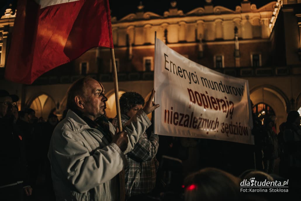 Wolne Sądy: Protest przeciwko ustawie kagańcowej w Krakowie - zdjęcie nr 8