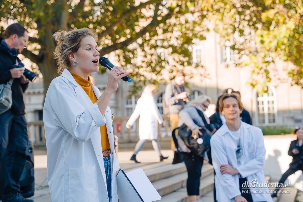 Młodzi solidarnie z medykami - protest w Poznaniu - zdjęcie nr 9