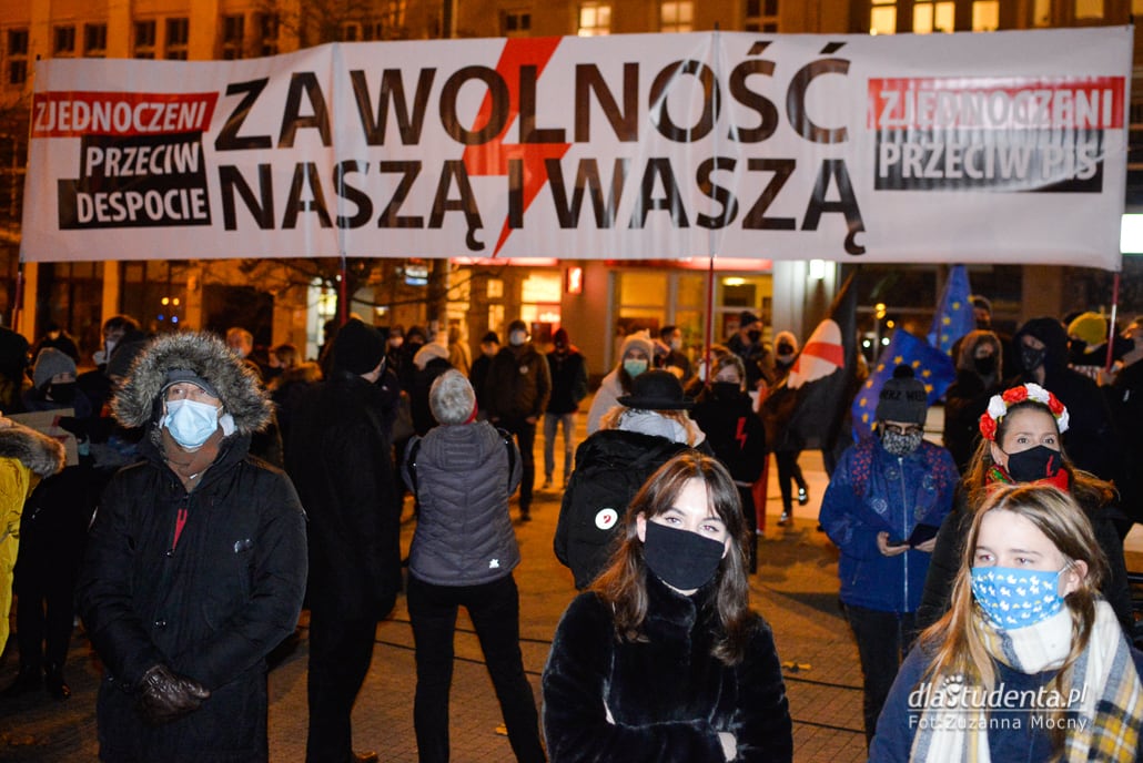 Strajk Kobiet: Blokujemy, strajkujemy i w UE zostajemy! - manifestacja w Poznaniu - zdjęcie nr 2