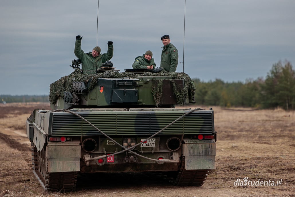 Prezydent RP na szkoleniu ukraińskich załóg czołgów Leopard  - zdjęcie nr 2