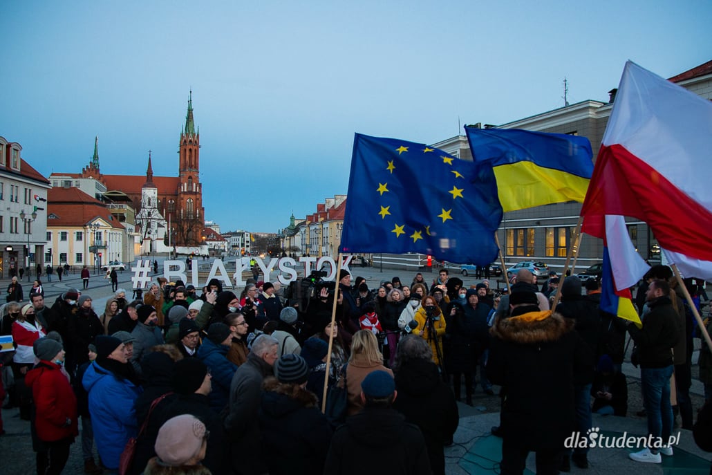 Solidarnie z Ukrainą - manifestacja poparcia w Białymstoku  - zdjęcie nr 2