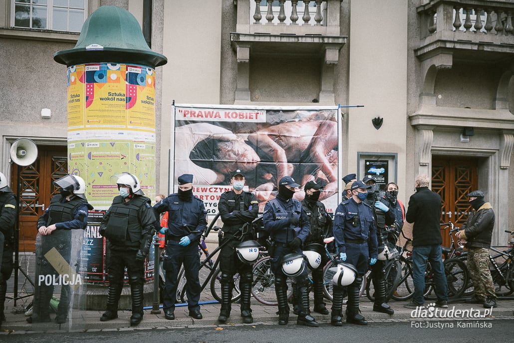To jest wojna - manifestacja pod kurią w Krakowie - zdjęcie nr 7