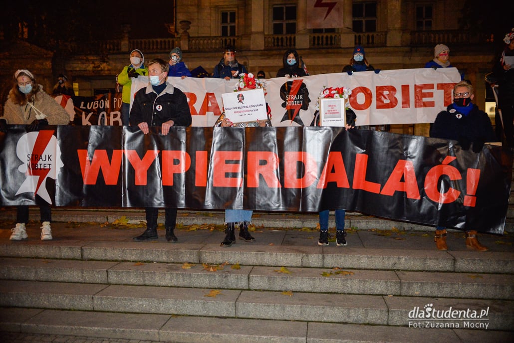 Strajk Kobiet: Blokujemy, strajkujemy i w UE zostajemy! - manifestacja w Poznaniu - zdjęcie nr 10