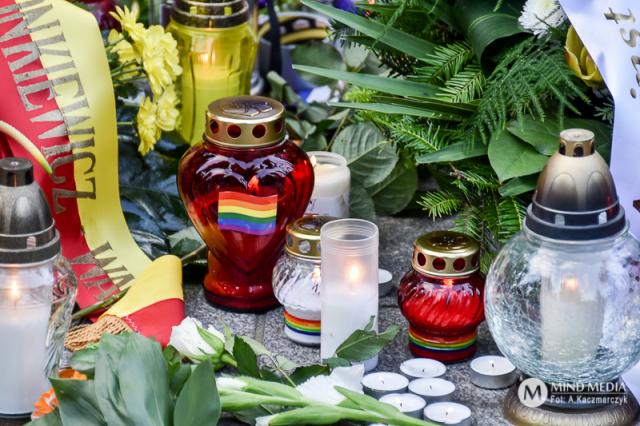 Warszawa oddaje hołd ofiarom masakry w Orlando - zdjęcie nr 8