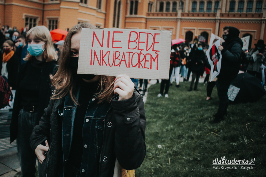 Rewolucja jest kobietą - manifestacja we Wrocławiu - zdjęcie nr 11