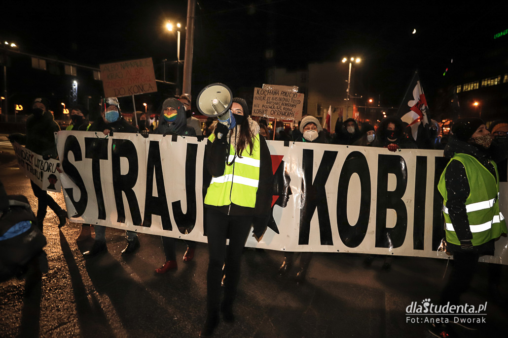 Strajk Kobiet: Gońcie się - manifestacja we Wrocławiu  - zdjęcie nr 11