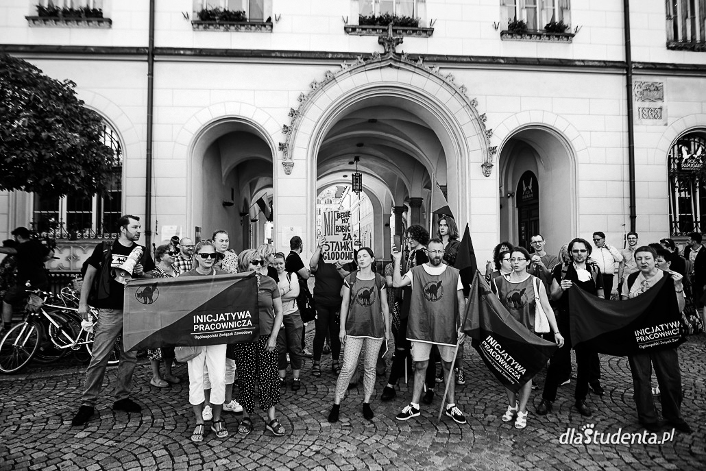 Protest pracowników DPS we Wrocławiu - zdjęcie nr 8