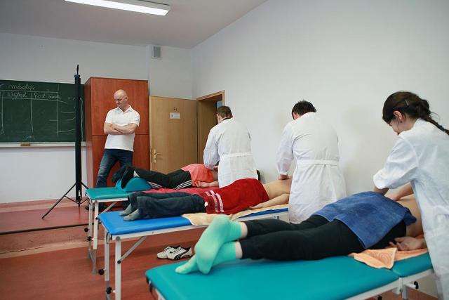 Zajęcia praktyczne na kierunku technik masażysta - zdjęcie nr 2