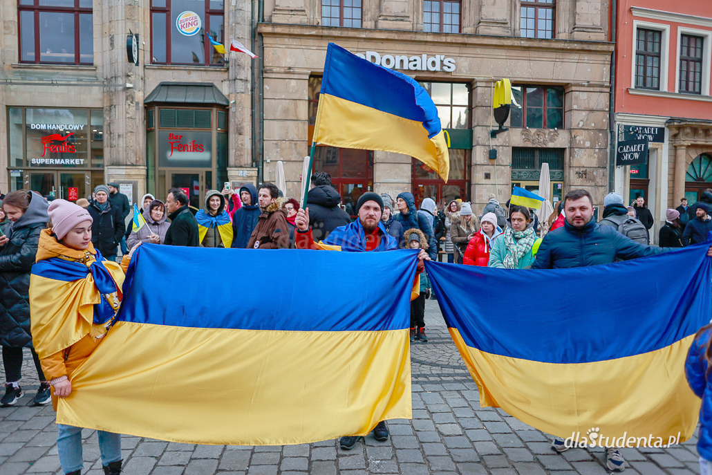 Solidarni z Ukrainą: NIE dla wojny - manifestacja poparcia we Wrocławiu  - zdjęcie nr 10