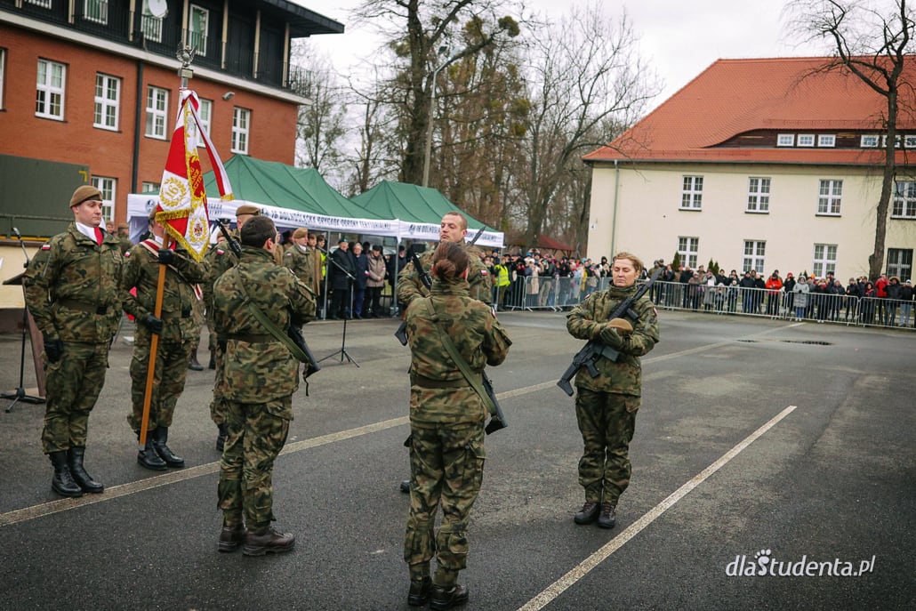 Uroczysta przysięga żołnierzy 16 Dolnośląskiej Brygady Obrony Terytorialnej we Wrocławiu - zdjęcie nr 10