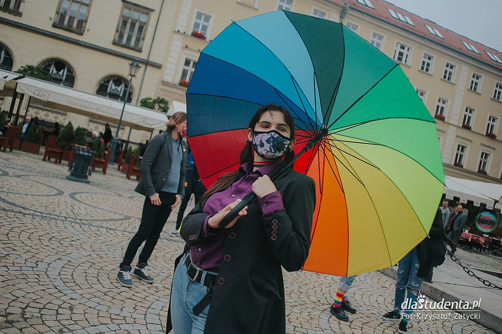 Protest przeciwko "Karcie Nienawiści" we Wrocławiu - zdjęcie nr 8