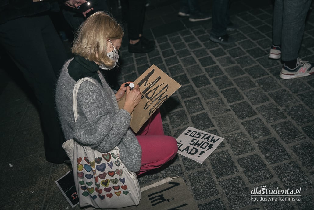  Strajk Kobiety: To jest wojna - manifestacja w Krakowie  - zdjęcie nr 10