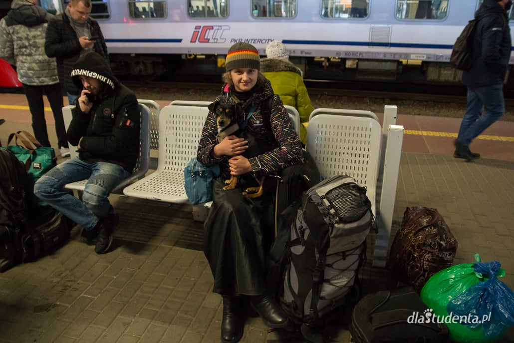 Uchodźcy z Ukrainy na polskich dworcach - zdjęcie nr 3