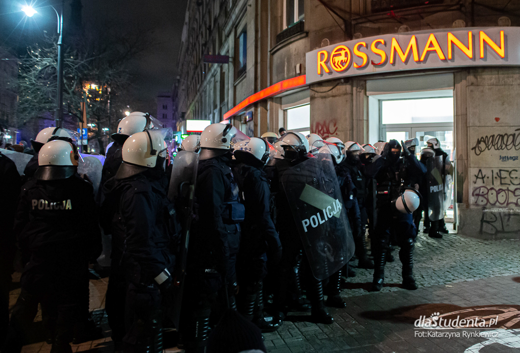 Strajk Kobiet: W imię matki, córki, siostry - manifestacja w Warszawie - zdjęcie nr 4