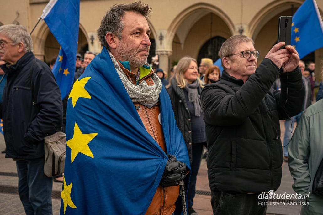 My zostajemy w Europie - demonstracja w Krakowie - zdjęcie nr 11