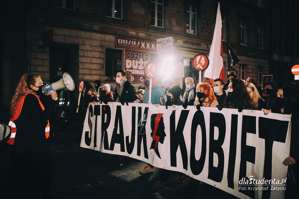 Strajk Kobiet: Patriarchat Wyp..ać - manifestacja we Wrocławiu - zdjęcie nr 6