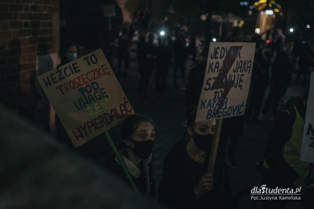  Strajk Kobiety: To jest wojna - manifestacja w Krakowie  - zdjęcie nr 7