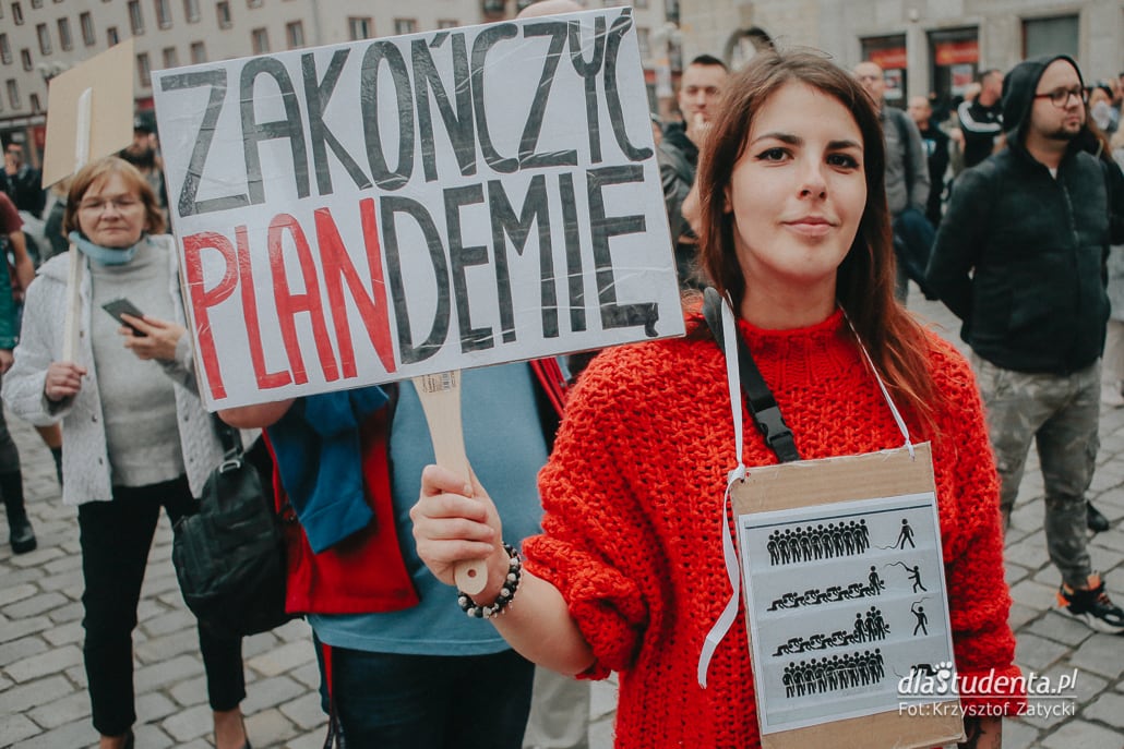 Manifestacja antycovidowców we Wrocławiu - zdjęcie nr 8