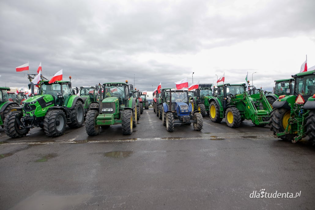 Ogólnopolski protest rolników z udzialem wiceministra Michała Kołodziejczaka  - zdjęcie nr 7