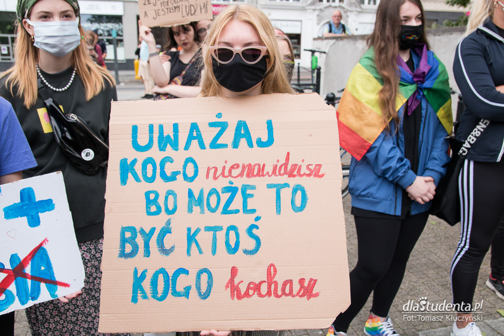 Protest przeciwko "Karcie Nienawiści" w Poznaniu - zdjęcie nr 4