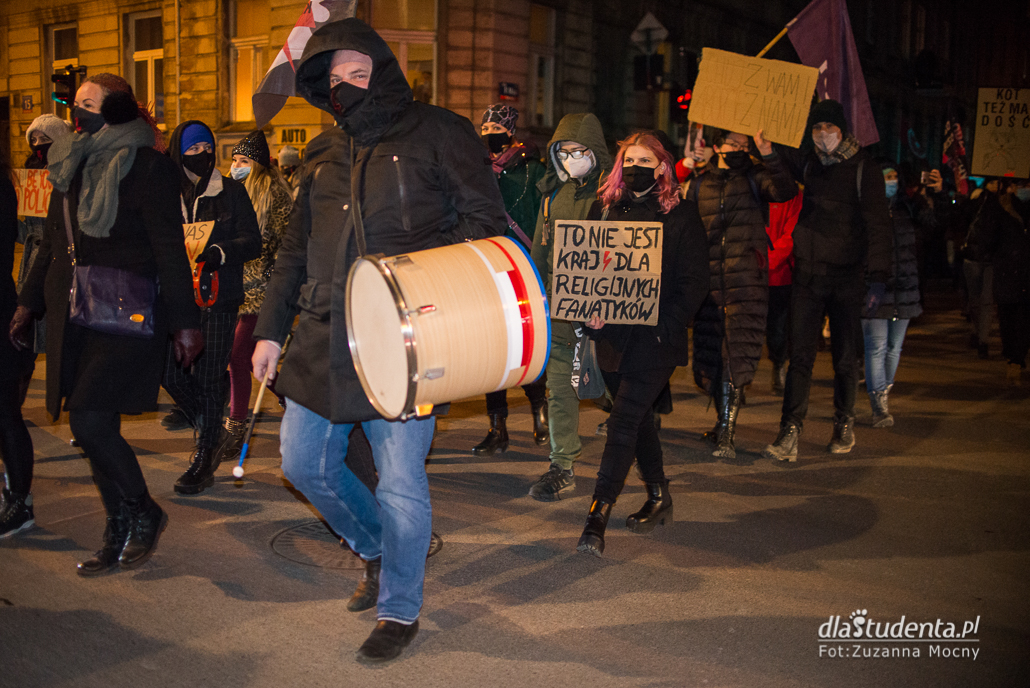 Strajk Kobiet 2021: Nigdy nie będziesz szła sama - manifestacja w Łodzi - zdjęcie nr 10
