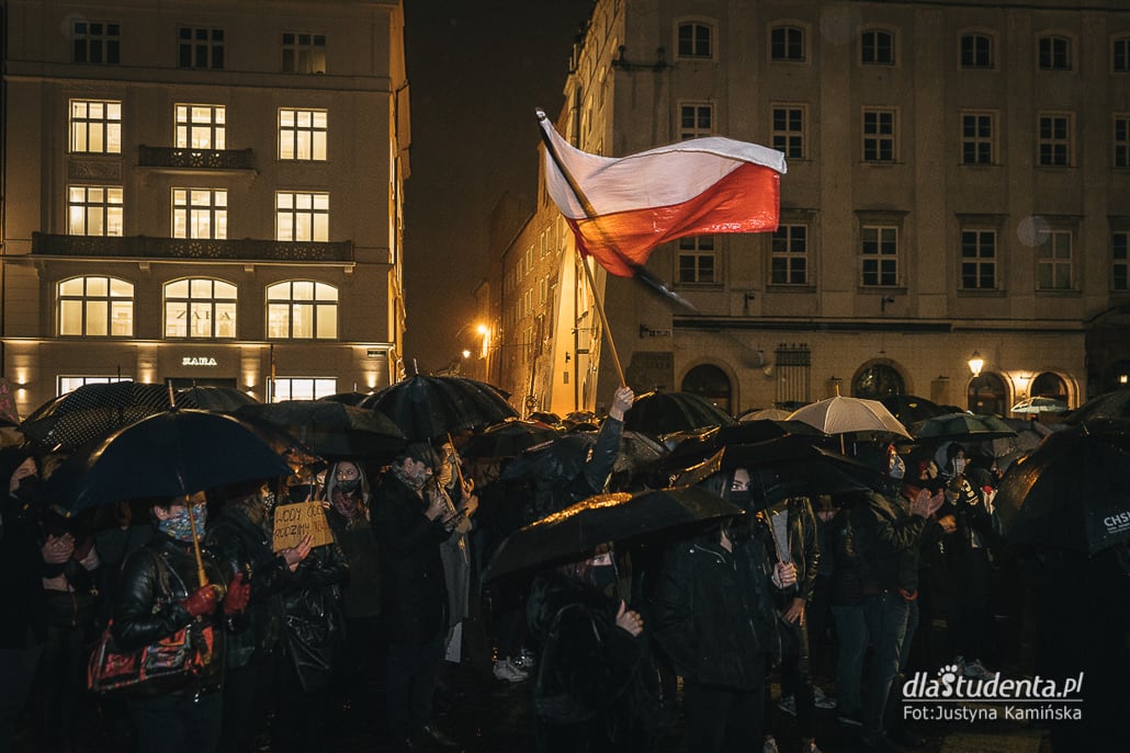 Strajk Kobiet: Tylko zjednoczone jesteśmy niezwyciężone - manifestacja w Krakowie - zdjęcie nr 8