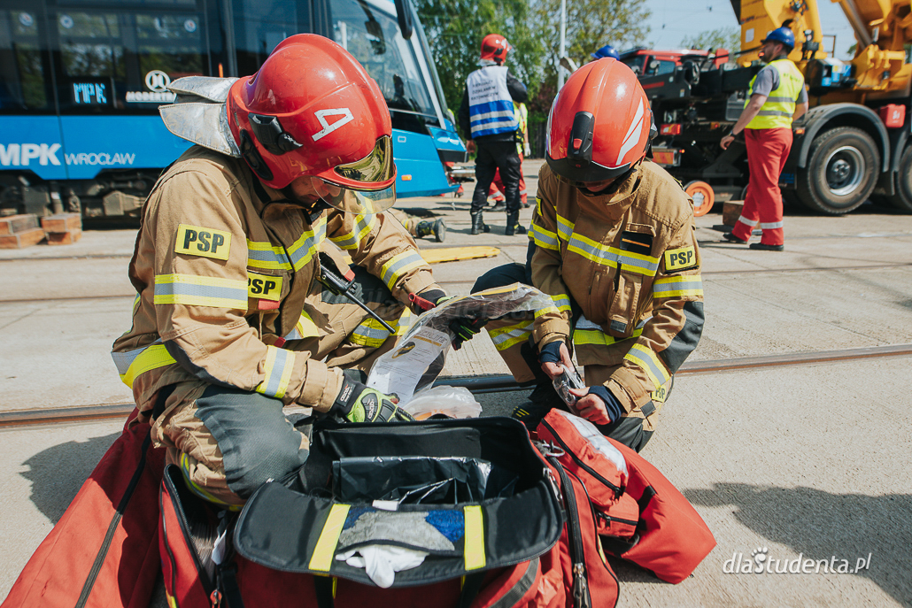 Wspólne ćwiczenia ratownicze MPK Wrocław oraz Państwowej Straży Pożarnej - zdjęcie nr 4