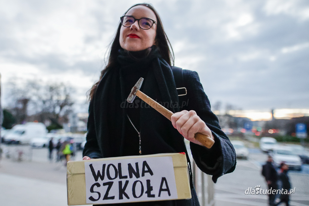 3 Tezy: Wolna Szkoła, Wolni Ludzie, Wolna Polska - protest we Wrocławiu  - zdjęcie nr 6