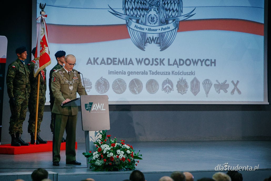 Inauguracja roku akademickiego 2023/2024 w Akademii Wojsk Lądowych z udziałem szefa MON - zdjęcie nr 2
