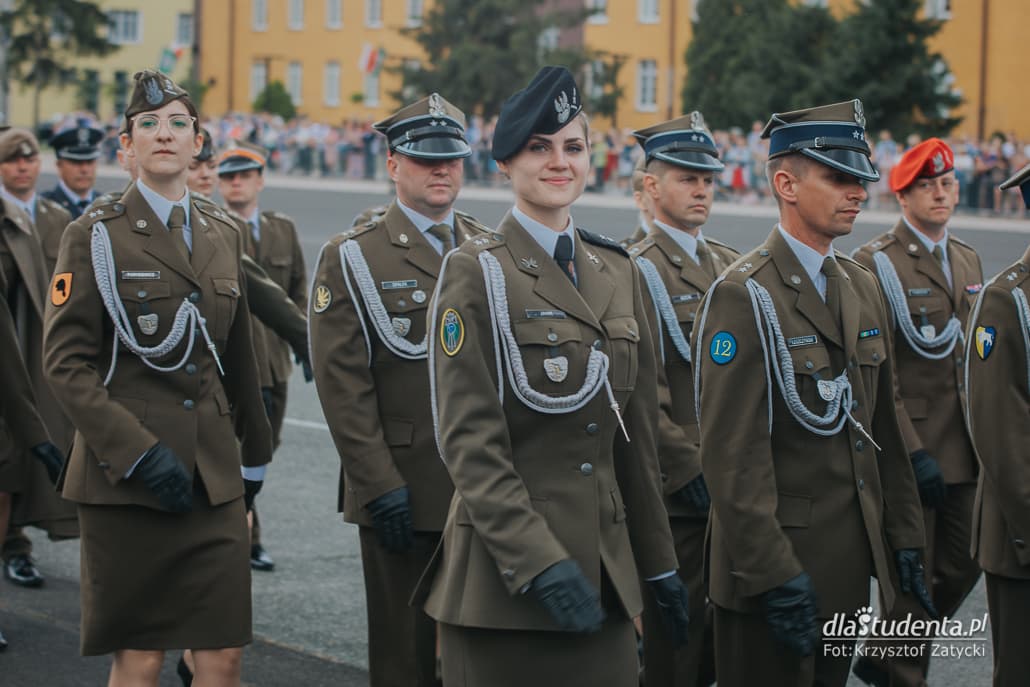 Uroczysta promocja oficerska w Akademi Wojsk Lądowych  - zdjęcie nr 6