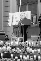 Światełko pamięci dla Pawła Adamowicza w Lublinie