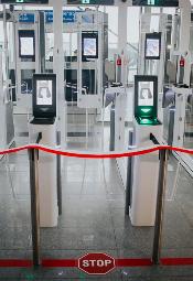 Bramki do automatycznej kontroli granicznej zaprezentowano na lotnisku we Wrocławiu