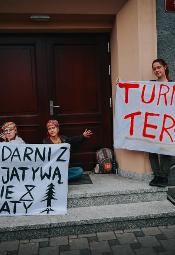 Protest ekologów pod siedzibą Lasów Państwowych we Wrocławiu
