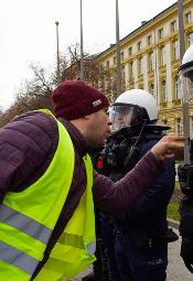 Protest rolników w Warszawie. Starcia z policją przed gmachem Sejmu