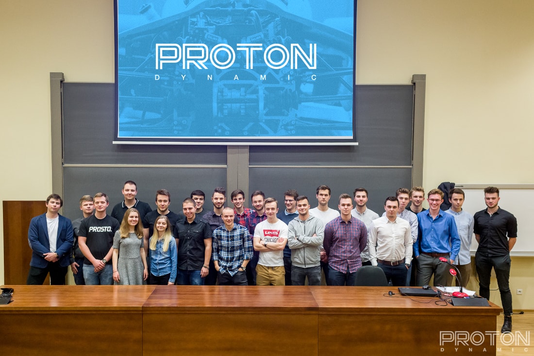 Proton Dynamic jest zespołem stworzonym przez zakręconych na punkcie motoryzacji i nowych technologii studentów.