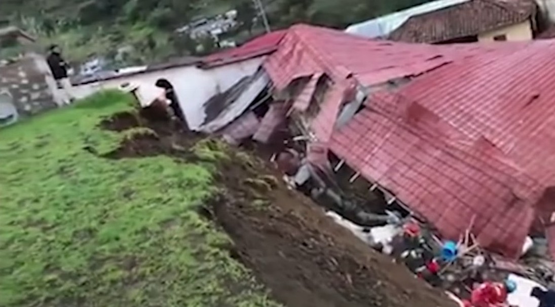 Zobacz, jakiej skali są zniszczenia wywołane przez zawalanie się budynku hotelu w Peru.