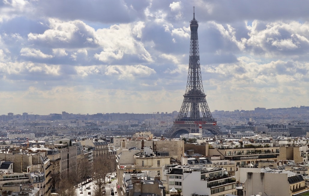 Panorama Paryża z Wieżą Eiffla w tle