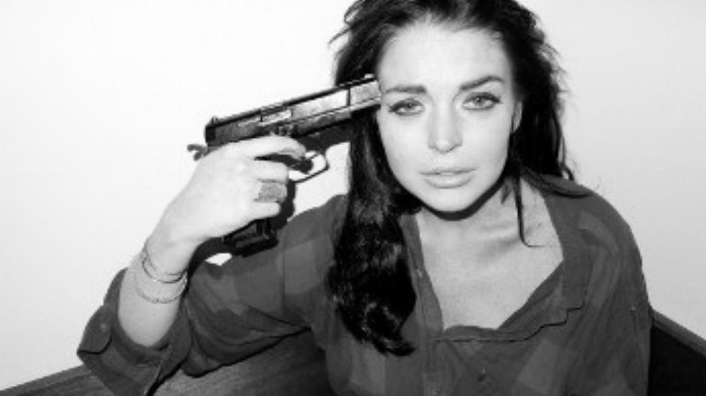 Broń przy skroni. Samobójcze zdjęcia Lindsay Lohan