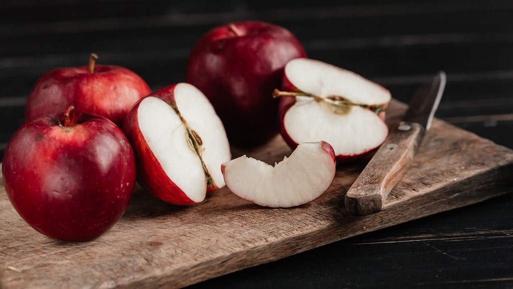 Jabłko - owoc zero waste. 4 ciekawe sposoby na wykorzystanie skórek i gniazd nasiennych